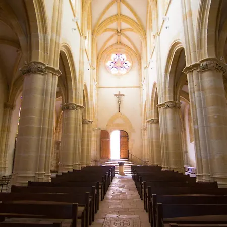 לינה וארוחת בוקר Le Lancelot Ambierle