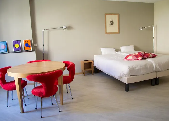 Le Lancelot Bed & Breakfast Ambierle