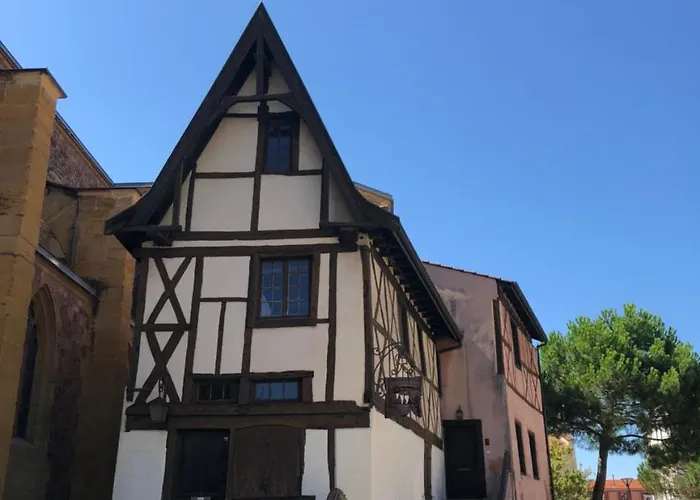 Le Lancelot Bed & Breakfast Ambierle